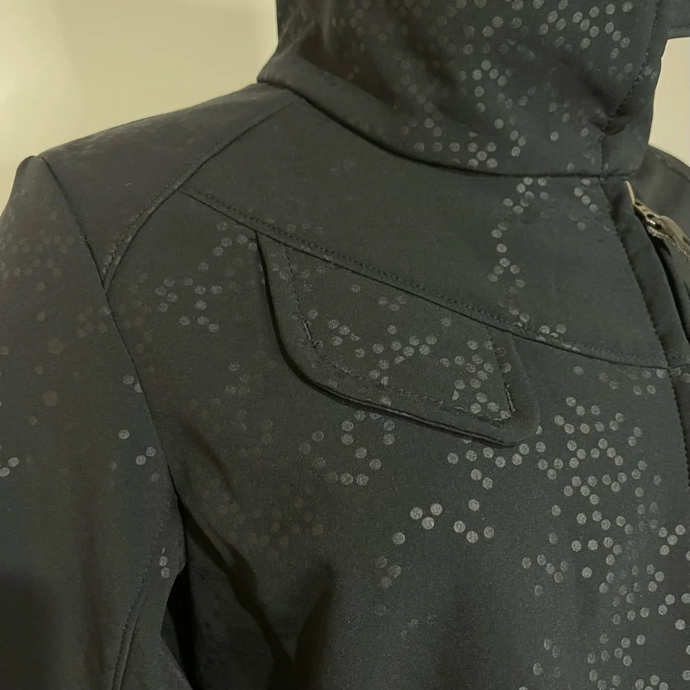 Lolë Soft Shell Jacket - Picture 7 of 10